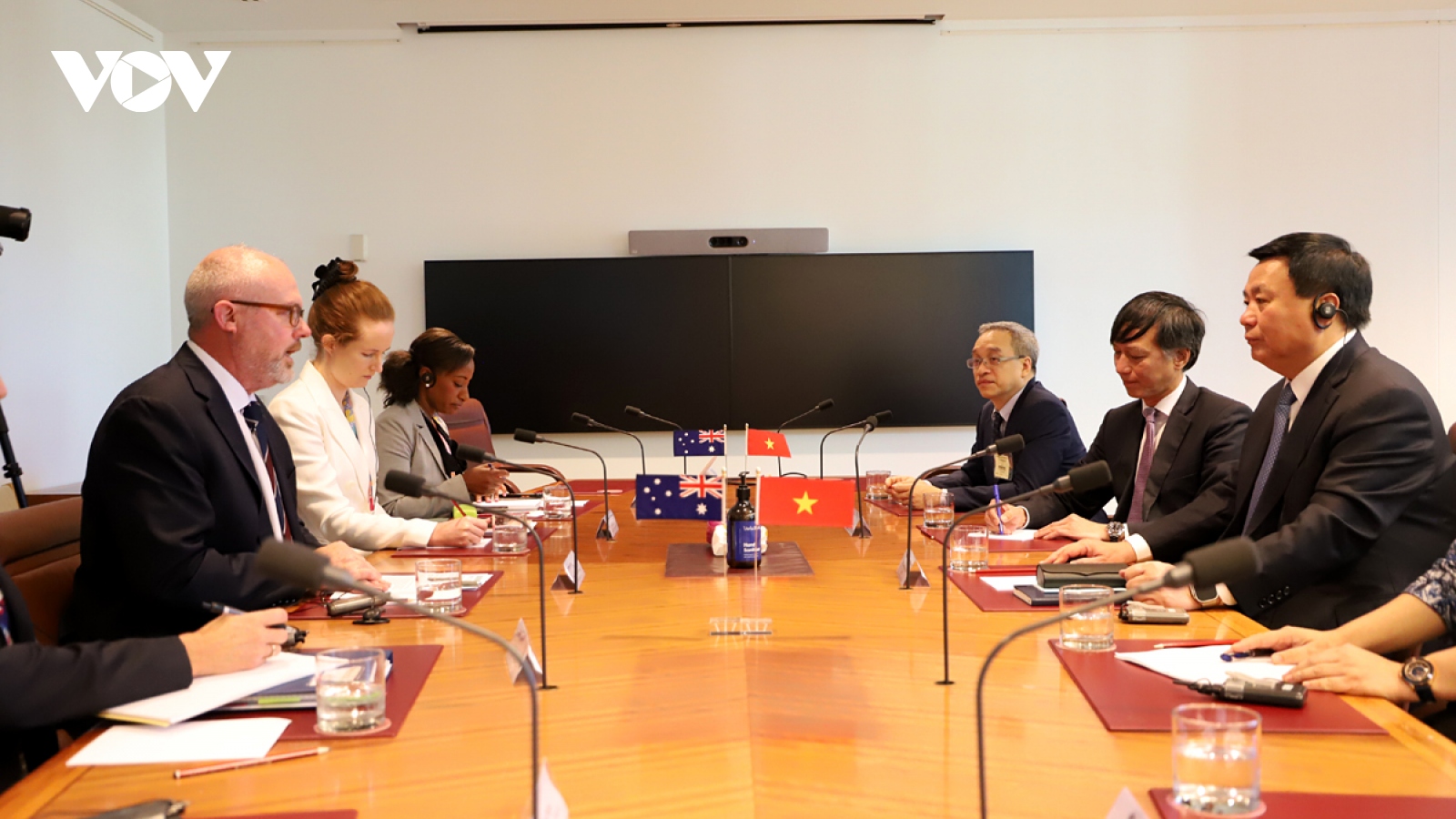 High-ranking Party delegation visits Australia